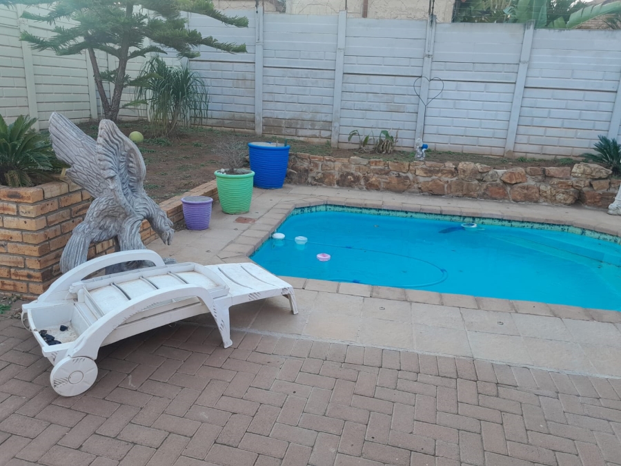 3 Bedroom Property for Sale in Geelhoutpark North West